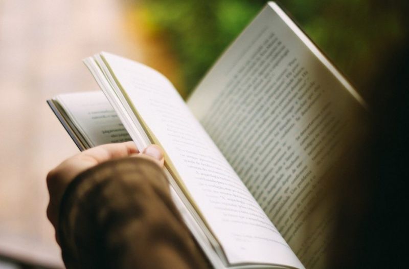 Colégio Objetivo Nova Odessa indica 5 livros que abordam temas sociais relevantes para ler nas férias