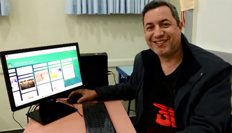 Professor de Matemática do Colégio Objetivo Nova Odessa utiliza plataforma de ensino online para disponibilizar conteúdo extra os alunos 